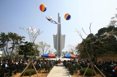 진해 평화공원에 세워진 해외참전기념탑