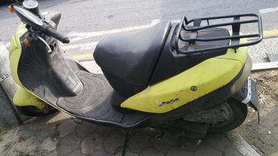 몇달간인지, 몇년간인지 방치된 폐오토바이

도시 경관을 망치는 흉물스런 오토바이 입니다